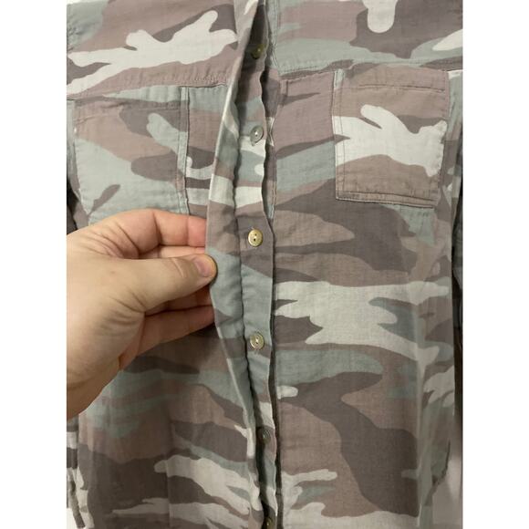 Love stitch light camo button down shirt size small - Picture 2 of 5